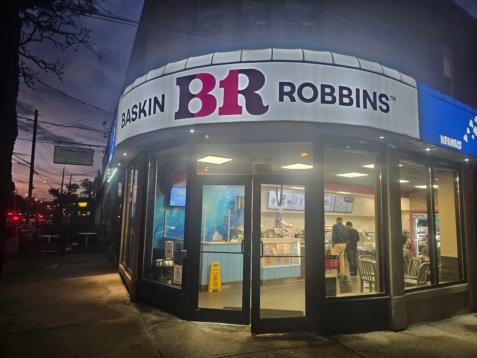Baskin Robbins and Kernels Popcorn, photo 2