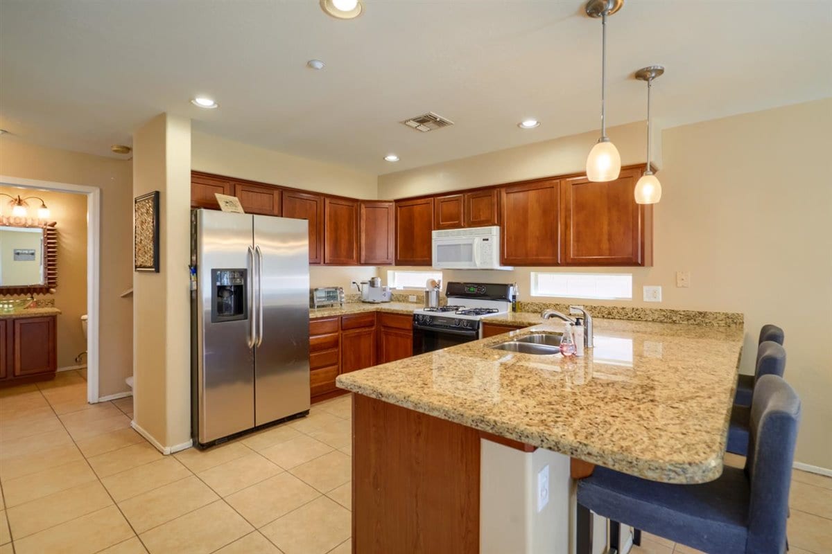 Karen Grobman, PC RE/MAX Fine Properties