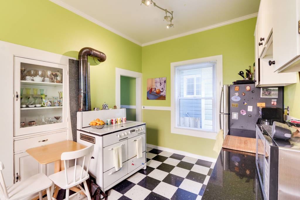 Redmond Realty, photo 3