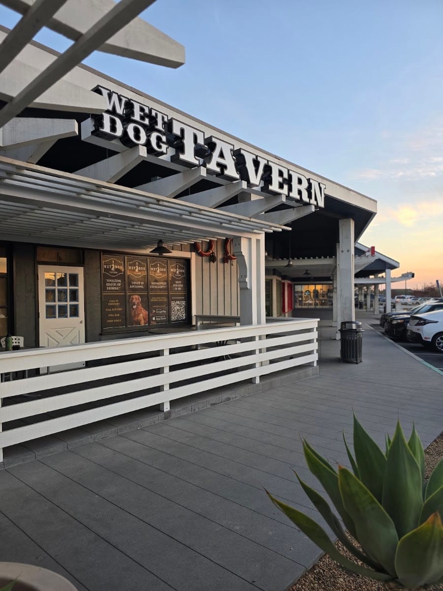 Wet Dog Tavern, photo 2