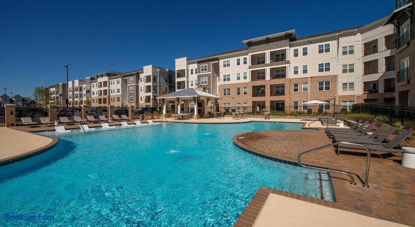 Sapphire Suite: Walk to Toyota Field, Food & Drink