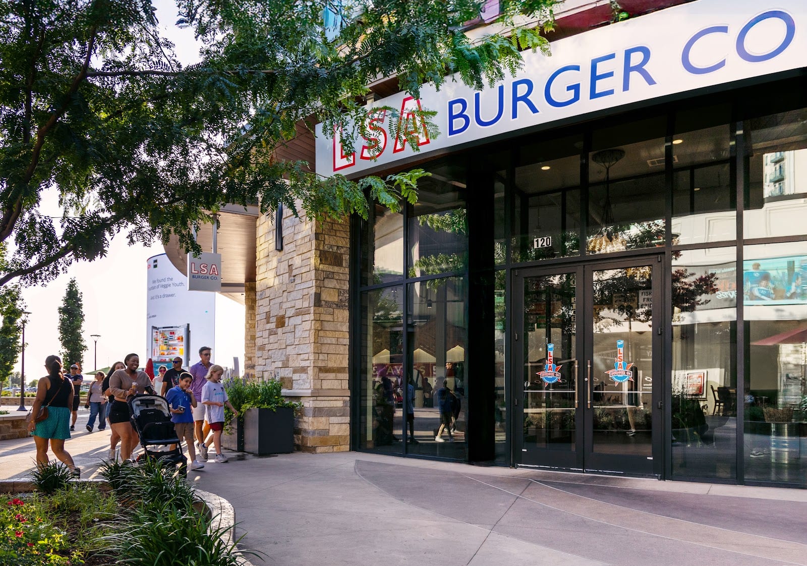 LSA Burger Co., photo 2
