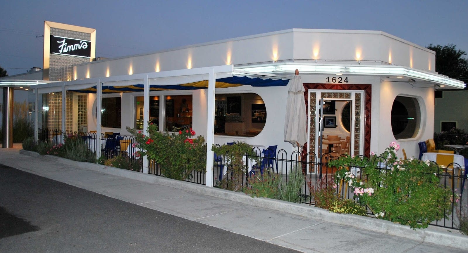 Finn's Cafe, photo 2
