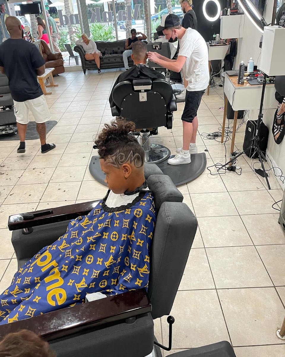 Cash the Groomer / Barber