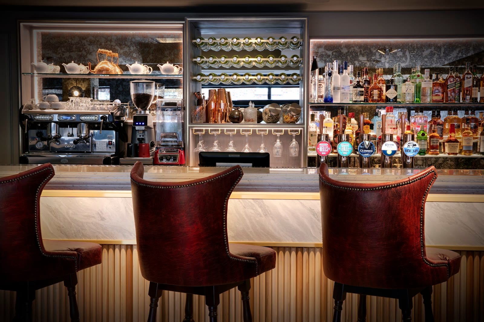 Leo's Bar and Restaurant