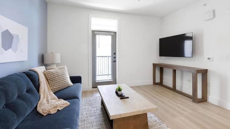 Landing Stylish 1BD Gym - Two-Bedroom Apartment