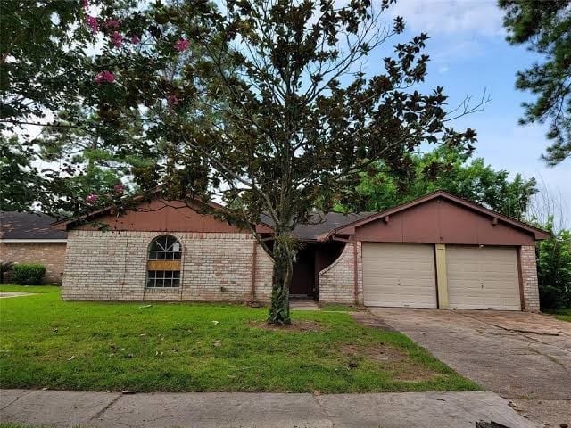 Private Pool & Hot Tub Oasis, Games + Karaoke. Minutes from IAH airport., photo 2