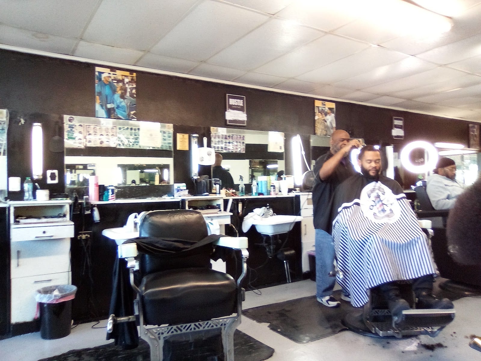 Paul's barbershop, photo 2