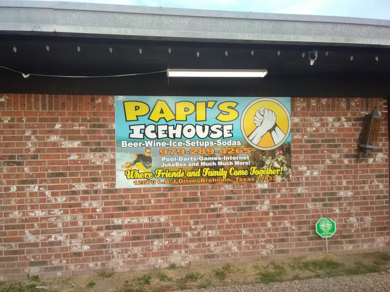 Papi's Icehouse