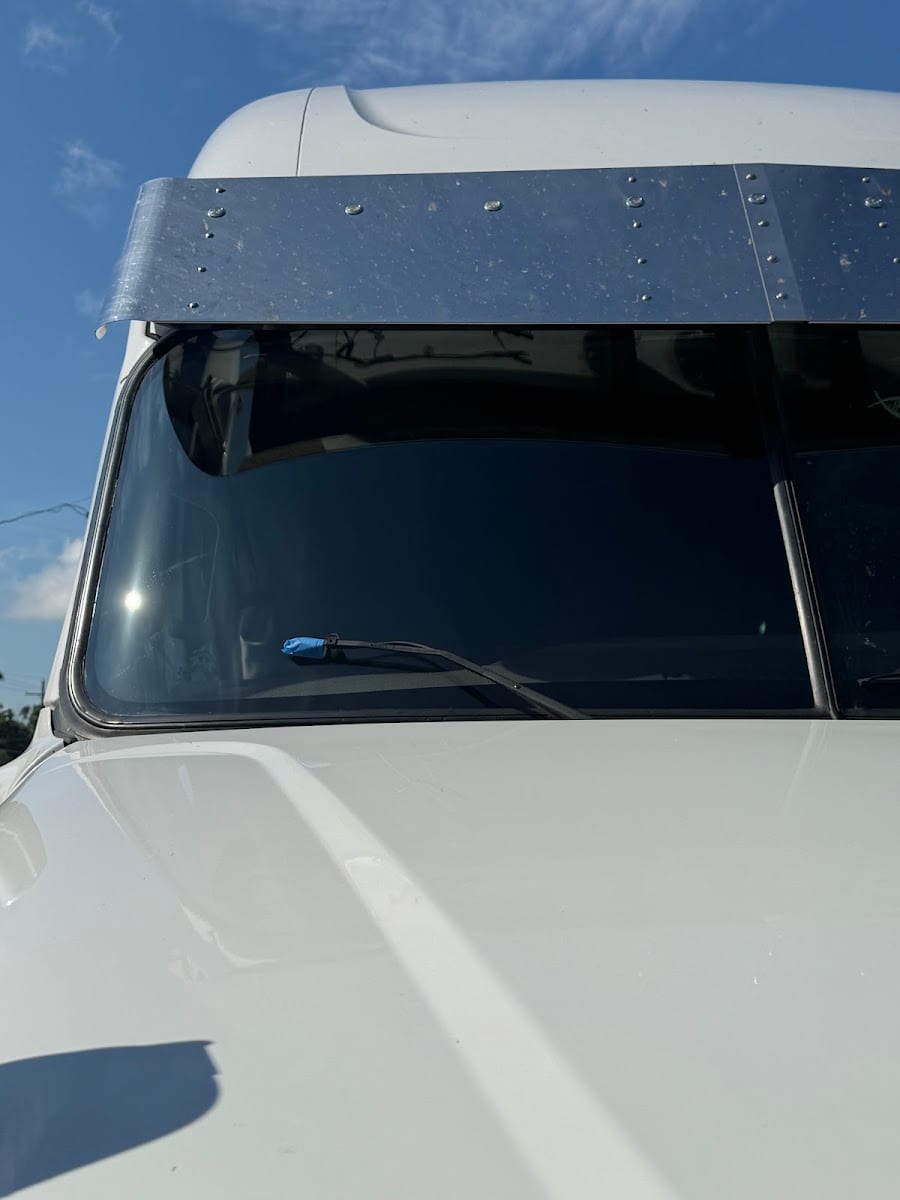 Navarro's Windshield Installation, photo 3
