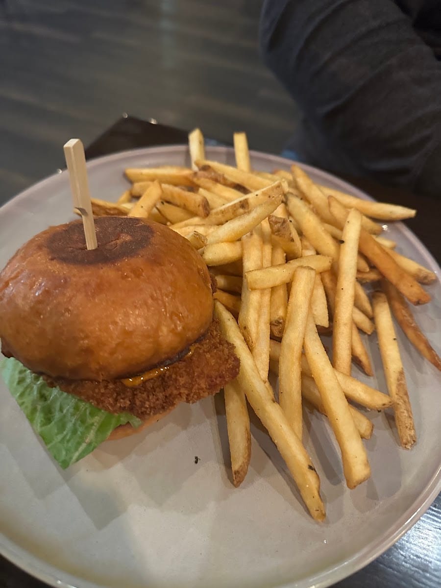 The Bankhead Restaurant & Lounge - Sherwood Park Hotel, photo 4