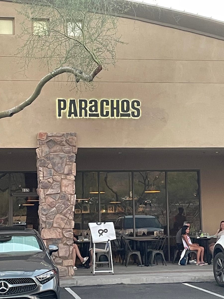 Parachos Tacos y Tragos