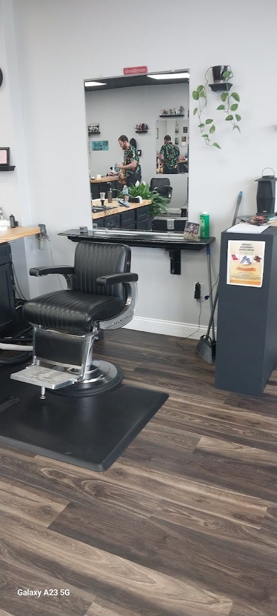Mike's Barber Shop, photo 3