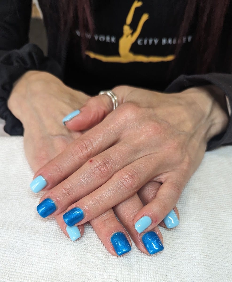 ALEEZA's HAIR 'n' NAIL WORKS