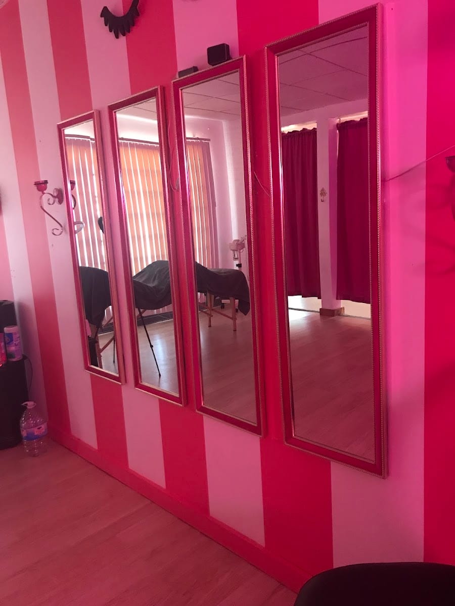 The Pretty Sassy Lounge, photo 3
