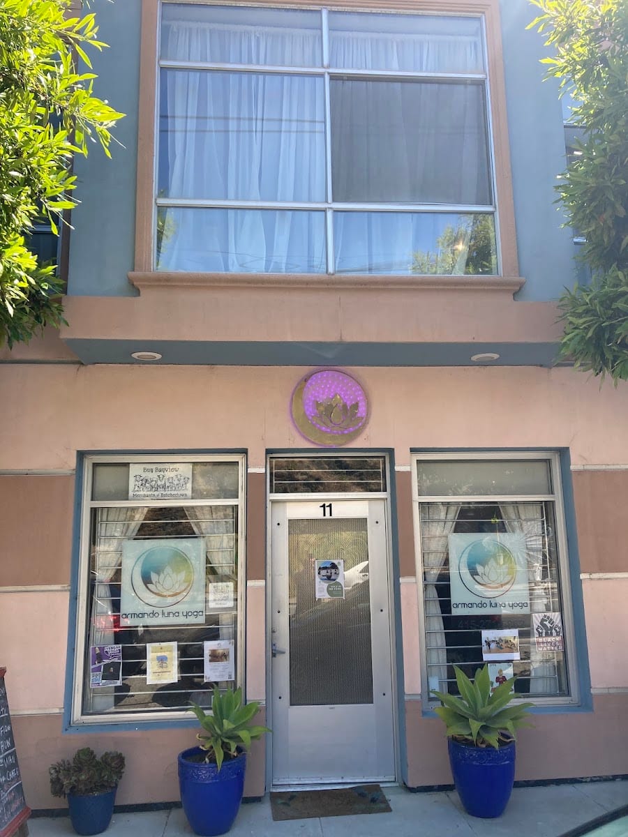 Armando Luna Yoga, photo 3
