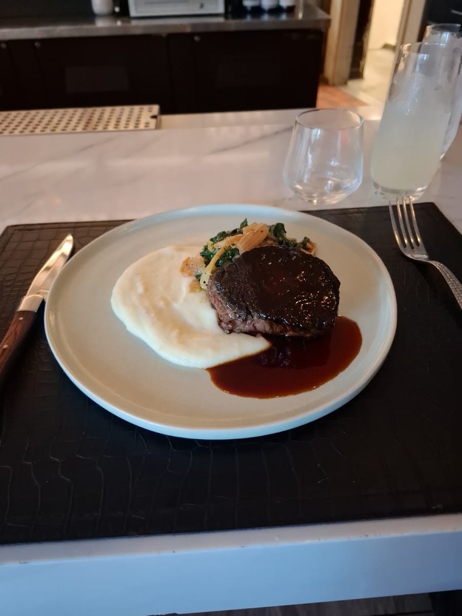 Max Bar & Bistro at Eastman Place, photo 3