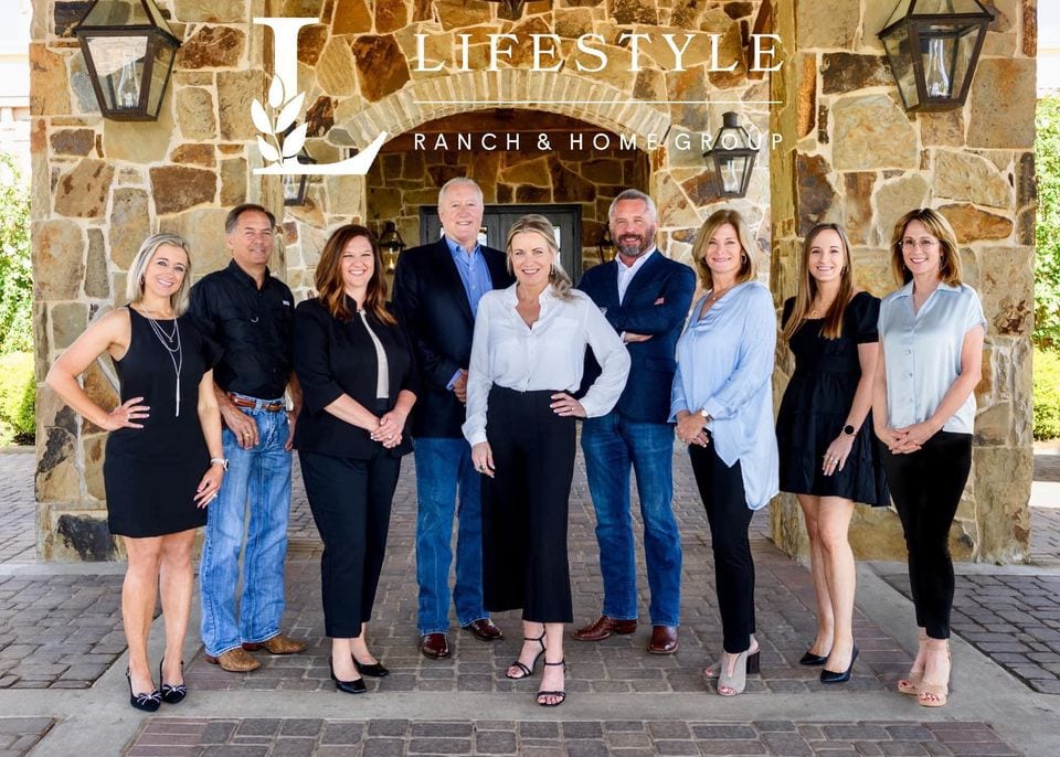 Lindsay Sikora - Lifestyle Ranch & Home Group l Compass RE Texas, LLC, photo 2