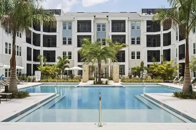 Private Pool Paradise: Cabana, Mini Golf & Bowling, photo 4