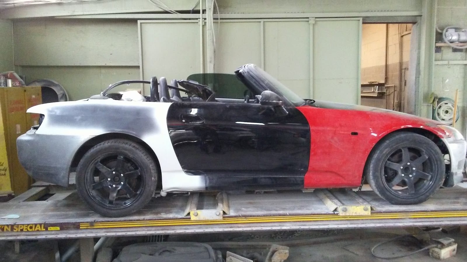 UNIVERSAL AUTO BODY SHOP