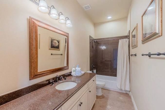 Lake Lewisville Family Getaway-Lake Toys, HotTub, Mini Golf, Theater, Kids Room!, photo 2