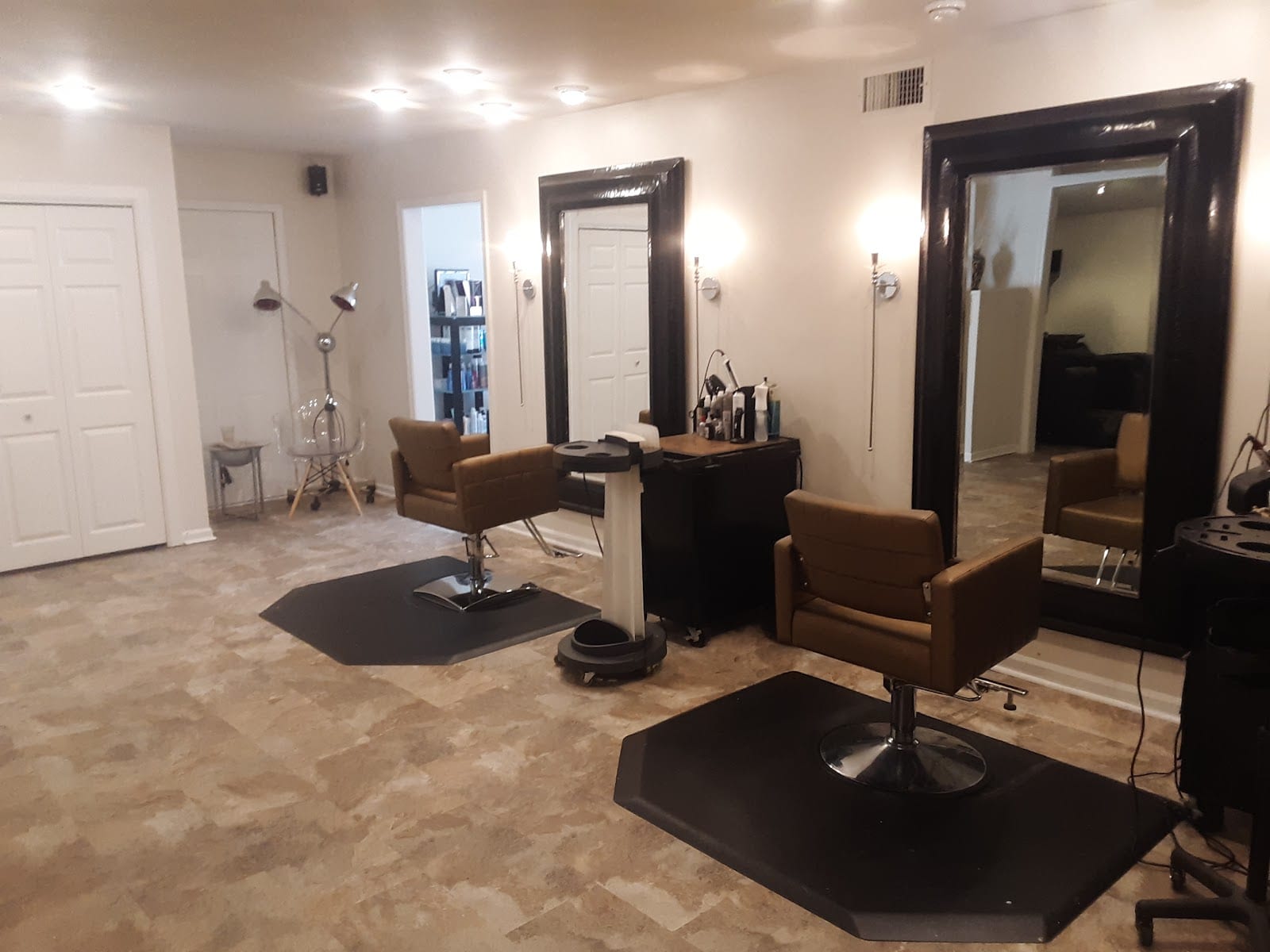 Salon Ten, photo 2