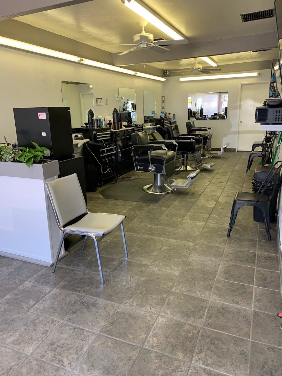Gentlemen's Lounge • Shaves & Cuts, photo 2