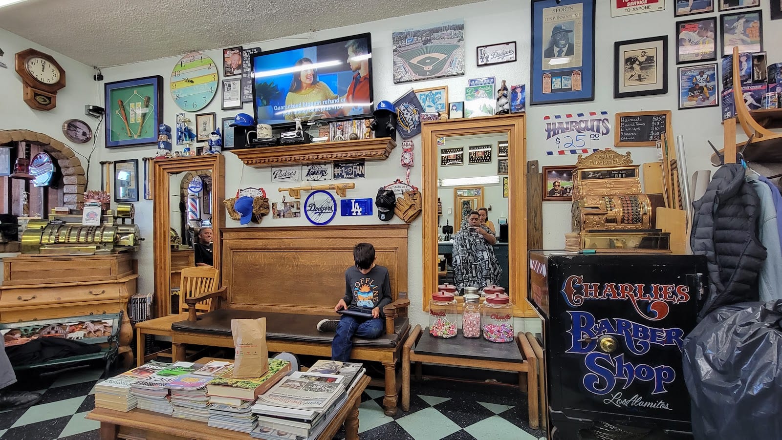 Charlie's Barber Shop, photo 2