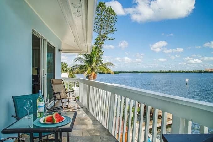 Lakeside Hidden Paradise Among Tropical Landscape W/ Heated Pool