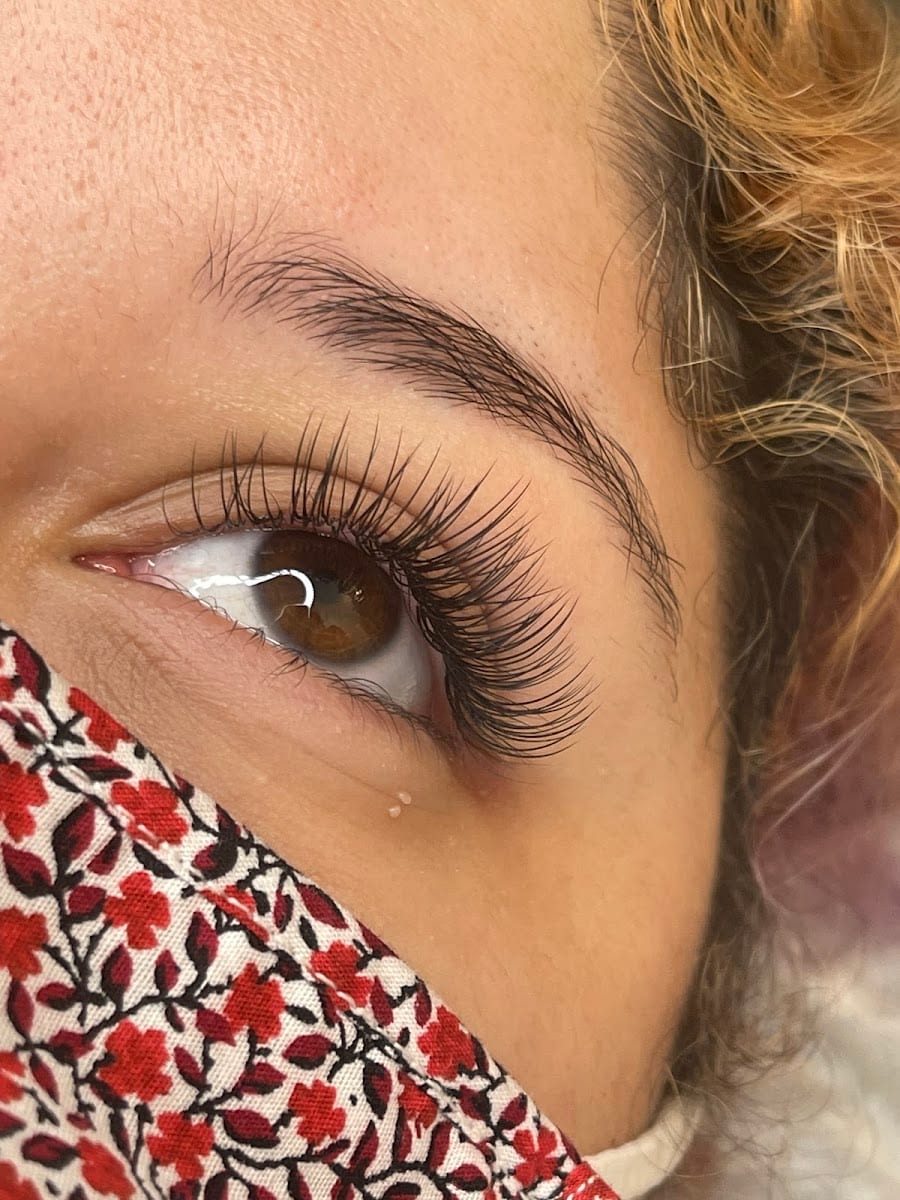 Lonnie’s Lash Lounge