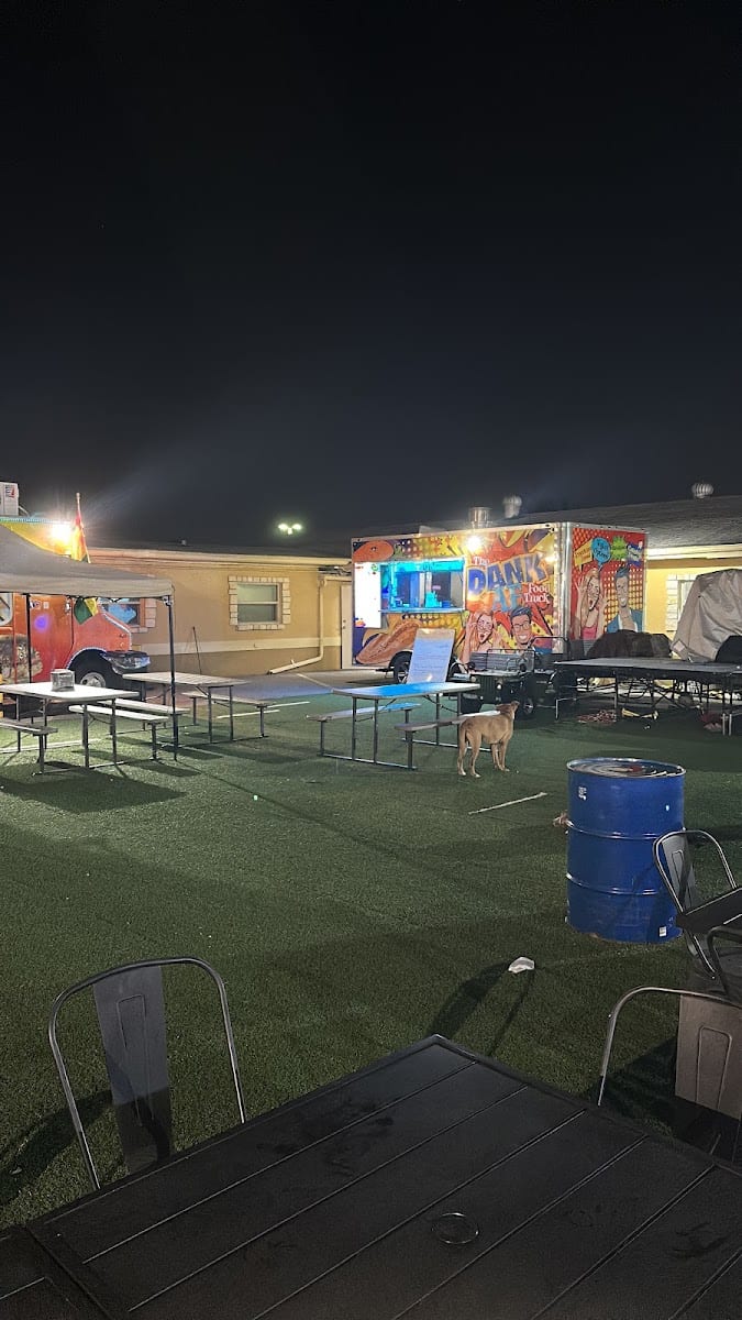 Outpost Tampa Food Truck Yard, photo 3