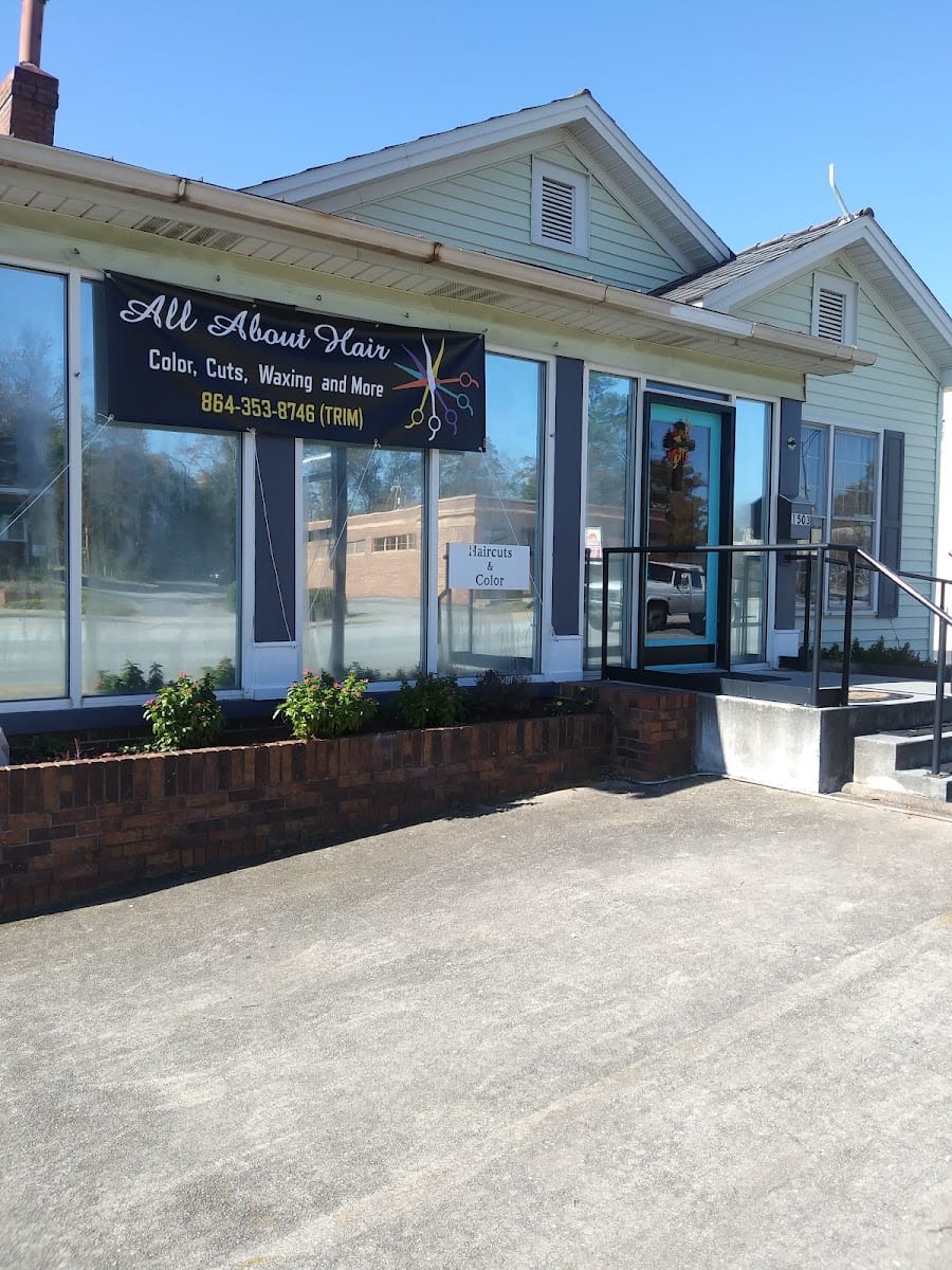 Sak's on Main Hair Salon And Color Studio