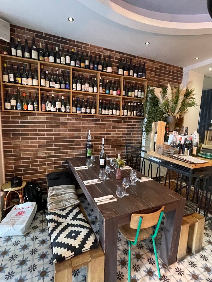 Les Darons Wine Bar