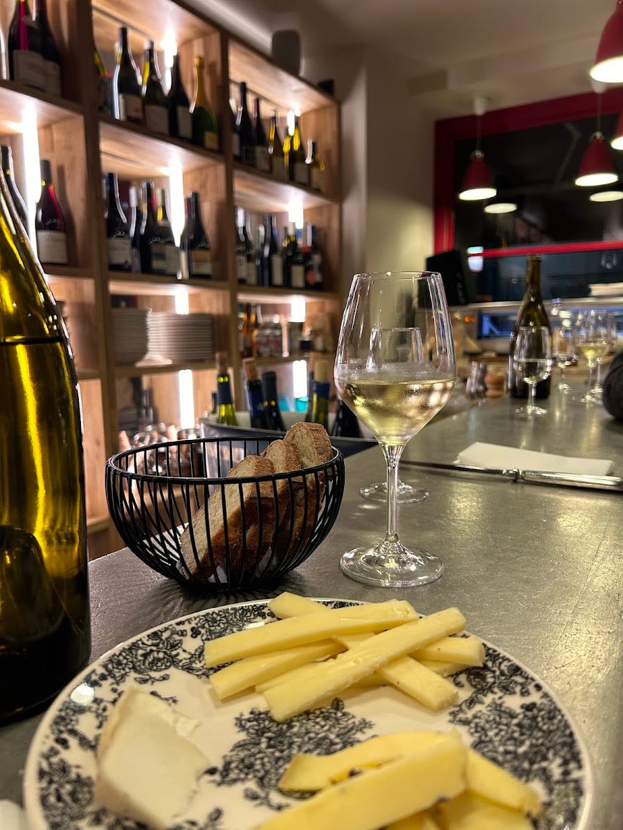 Le Petit Sommelier - cave/bar à vin