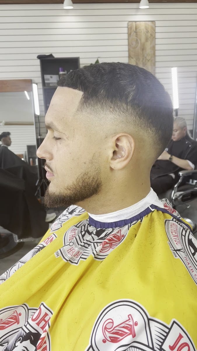 Avenues Barber Lounge, photo 2