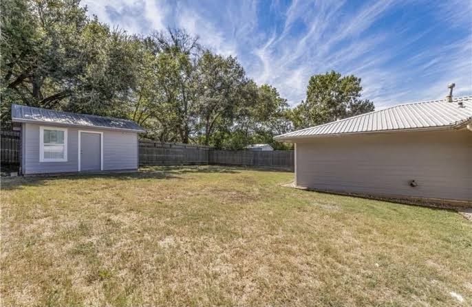 Brenham Bungalow, photo 3