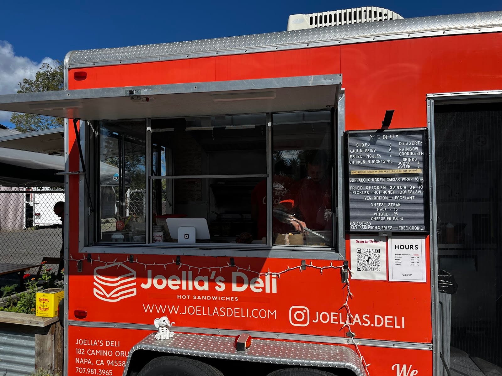 Joella's Deli Food Cart