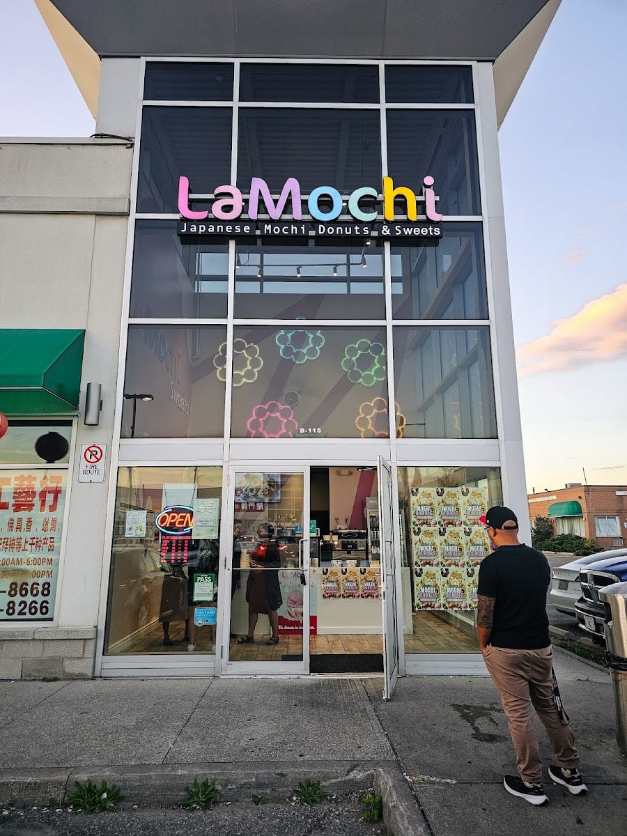 LaMochi Donuts & Sweets