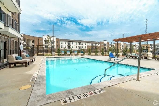 Spacious Family Home Near Lake Lewisville with Gym Play Area, photo 2