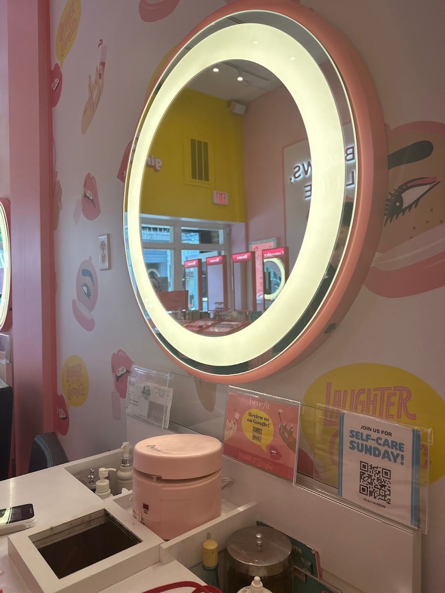 Benefit Cosmetics Boutique & BrowBar, photo 4