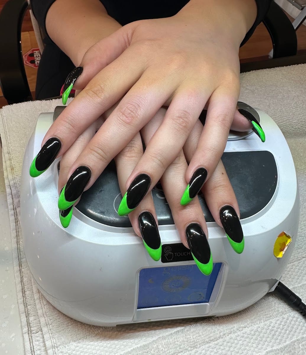 Aquatica Nails