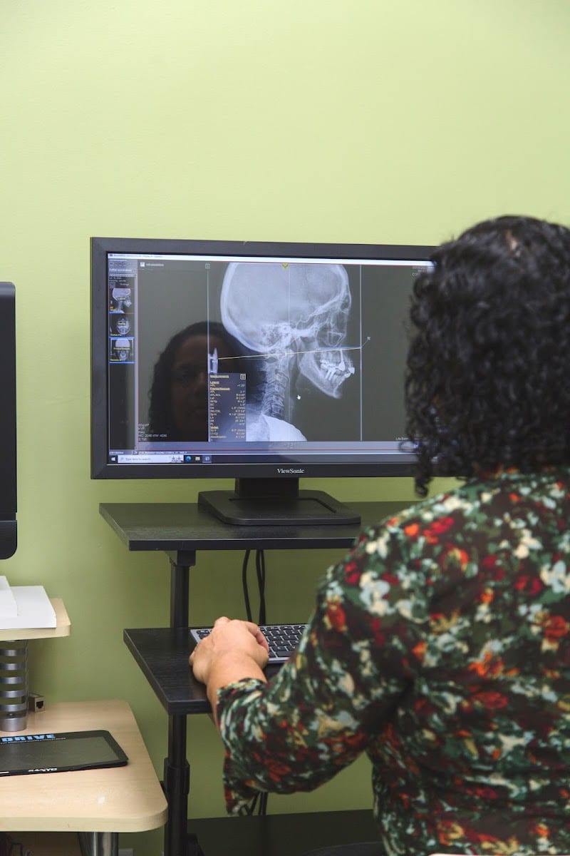 Life Balance Chiropractic & Wellness Centre || Dr. Tania Siqueira, DC, photo 2