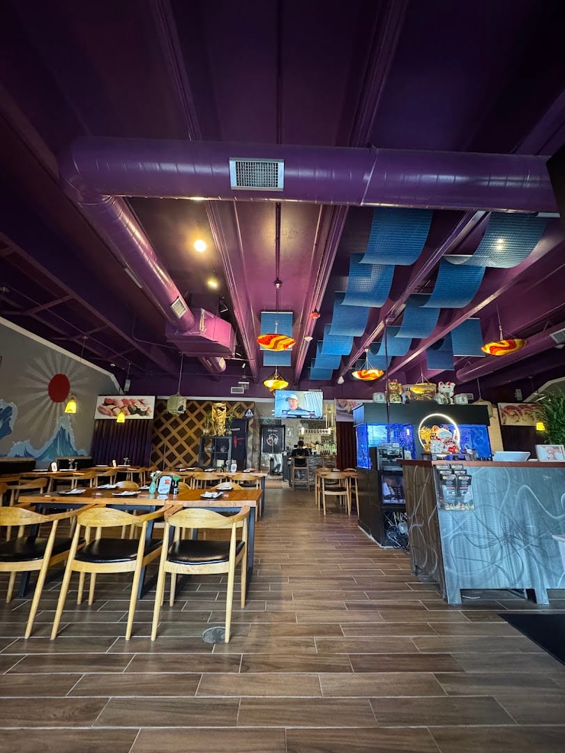 East Moon Asian Bistro & sushi