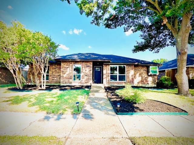Spacious 2-storied home, nearby golf course and nature trails, photo 2