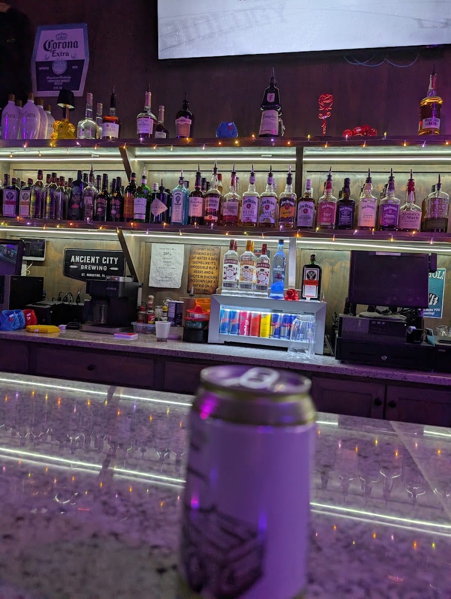Crackers Lounge, photo 3