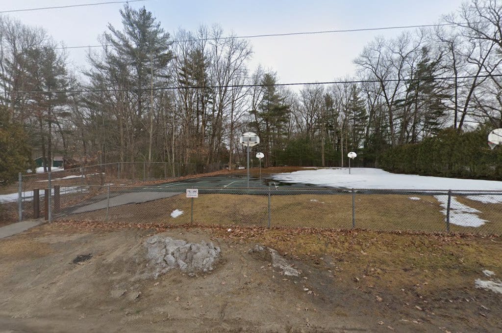 Geyser Crest Courts