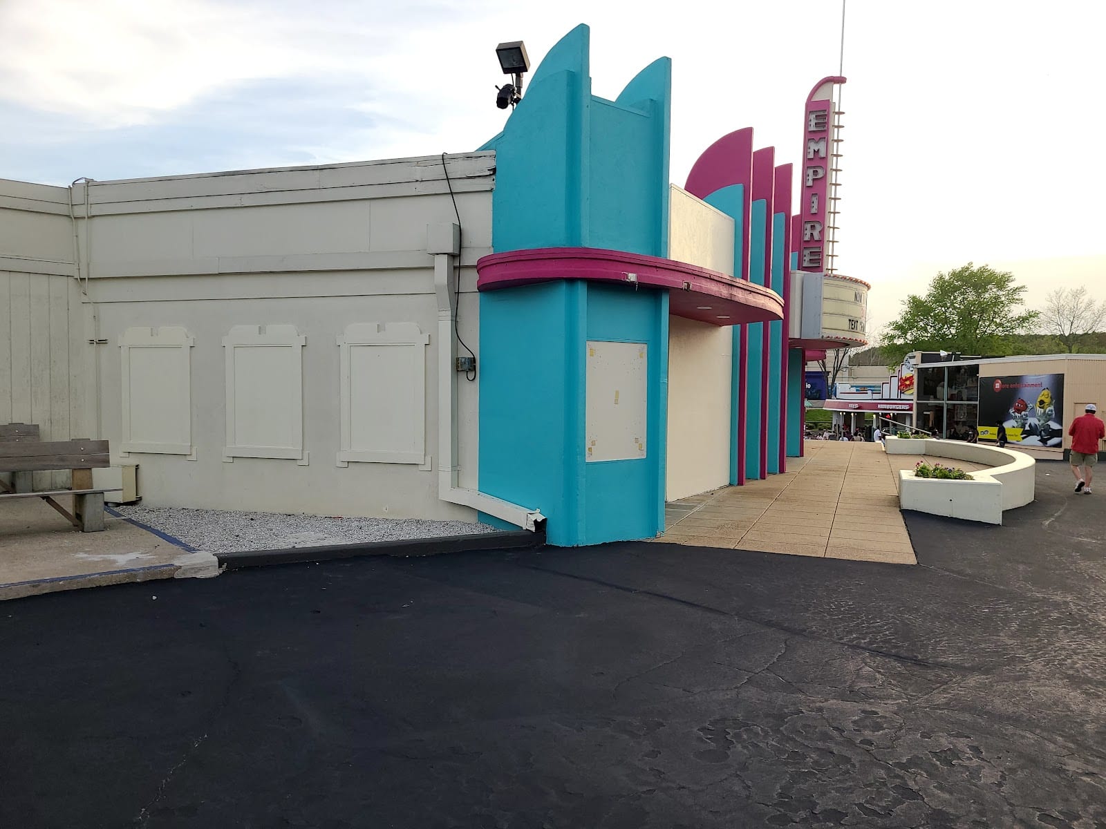 Axis Chemical Arcade, photo 3