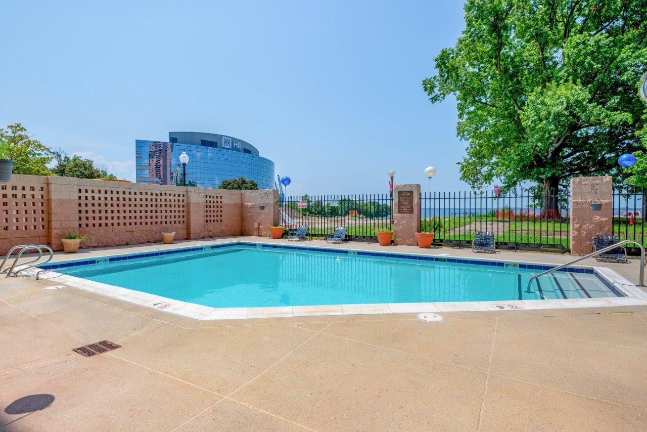 River Park Tower Apartment Homes, photo 3