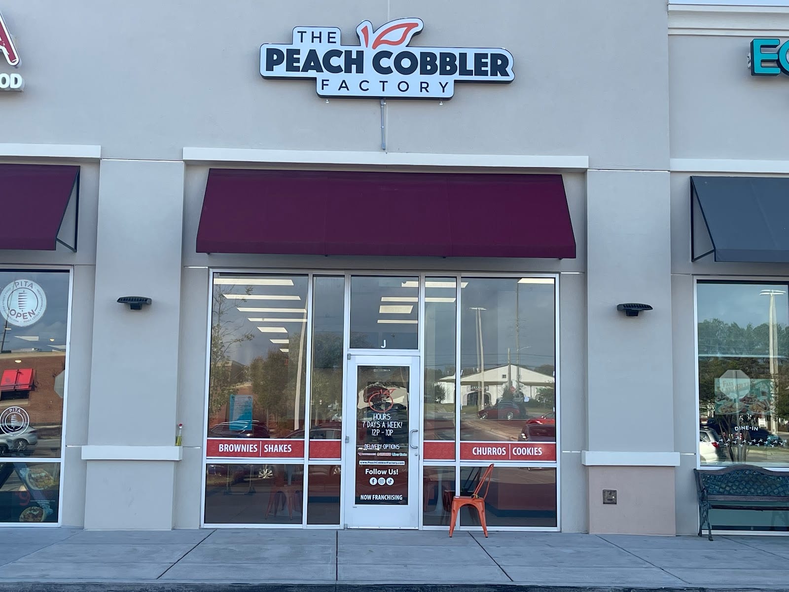 The Peach Cobbler Factory, photo 2