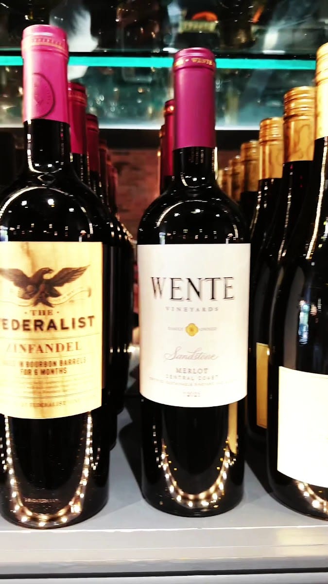 Corks & Barrels, photo 2